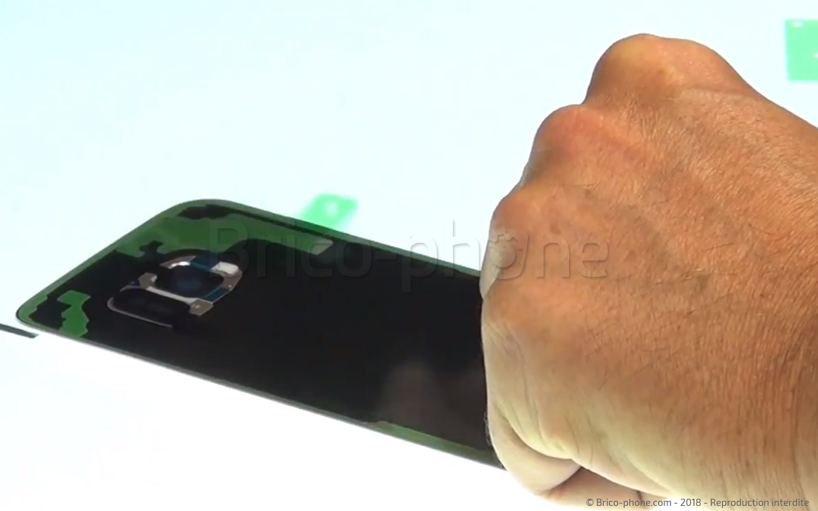 Changement de vitre arrière sur Galaxy S7 Edge photo 1